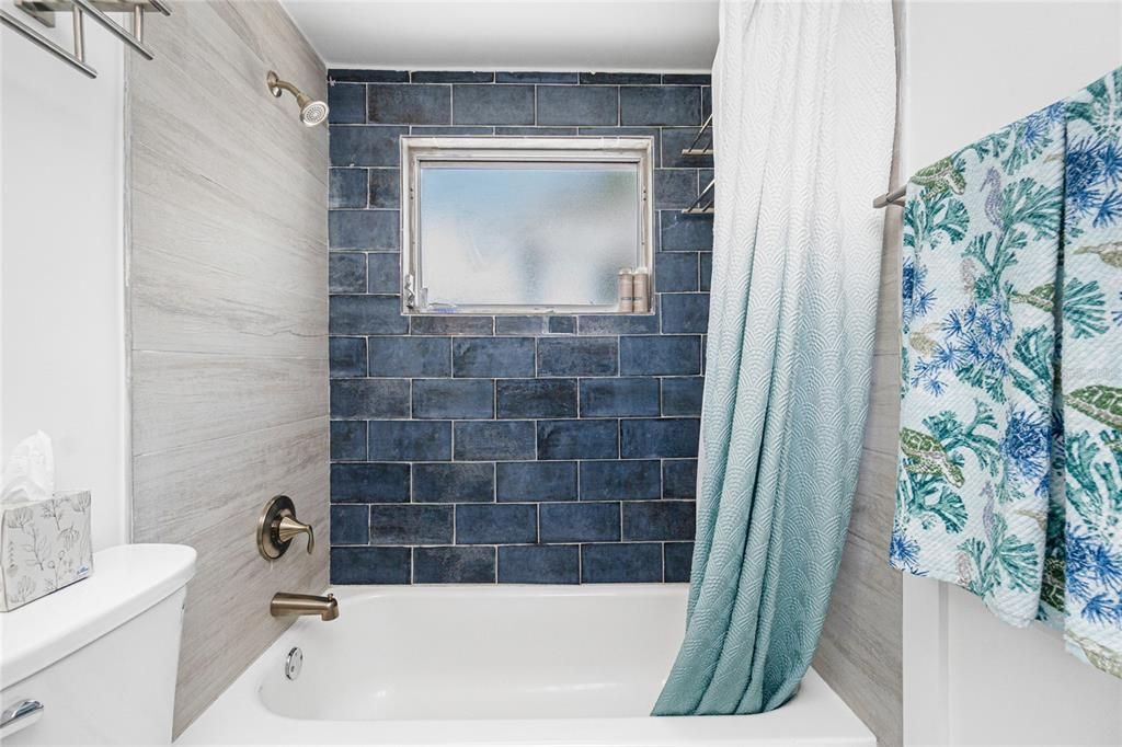 出租: $11,200 (2 贝兹, 2 浴室, 1024 平方英尺)