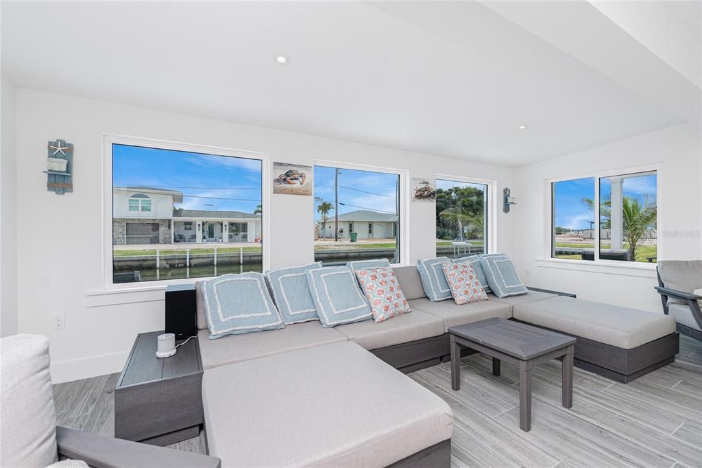 出租: $11,200 (2 贝兹, 2 浴室, 1024 平方英尺)