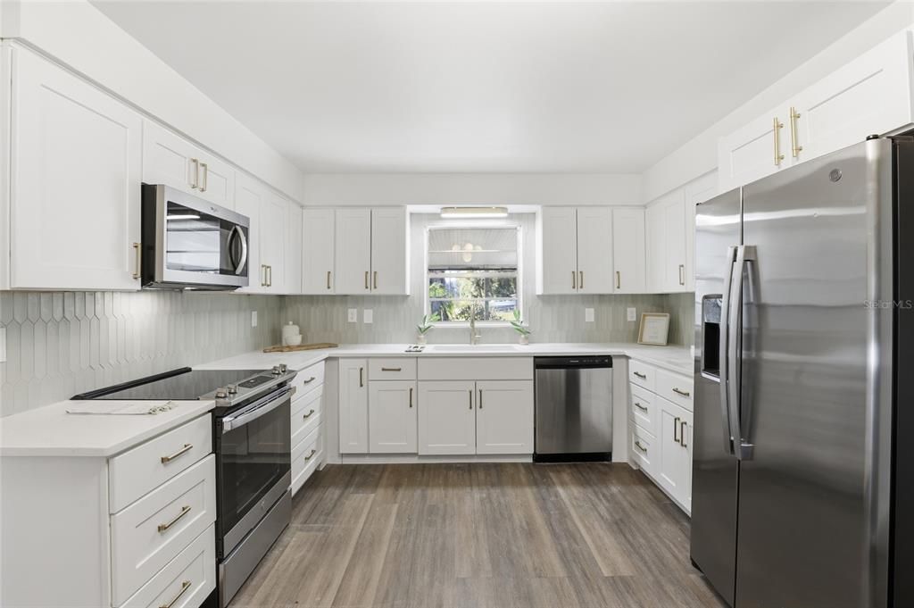 For Sale: $329,900 (3 beds, 2 baths, 1847 Square Feet)