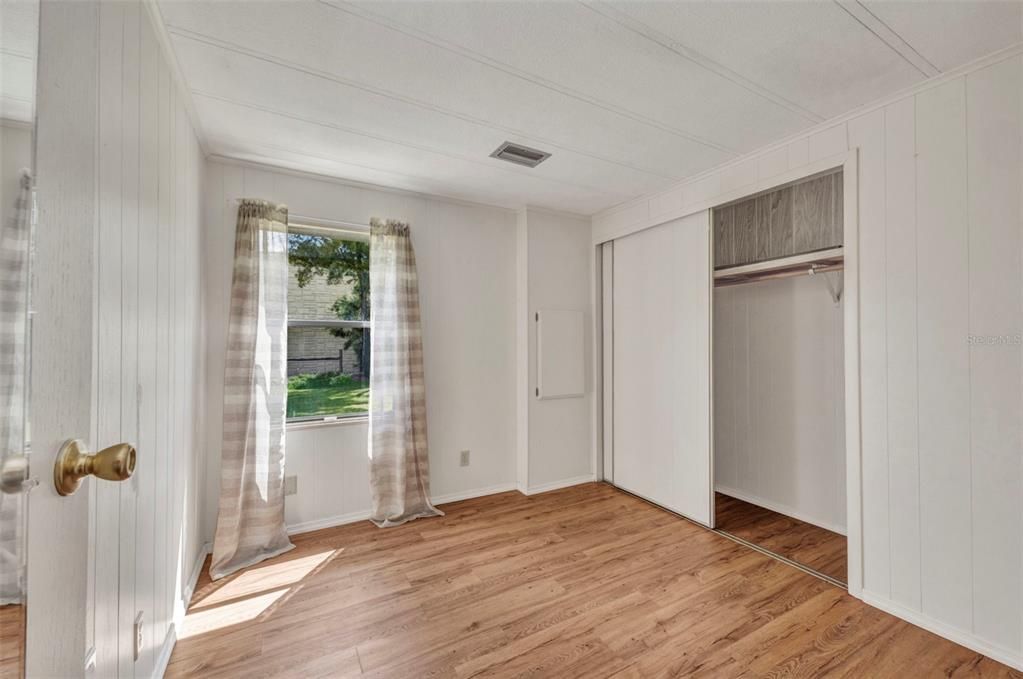 待售: $110,000 (2 贝兹, 2 浴室, 864 平方英尺)