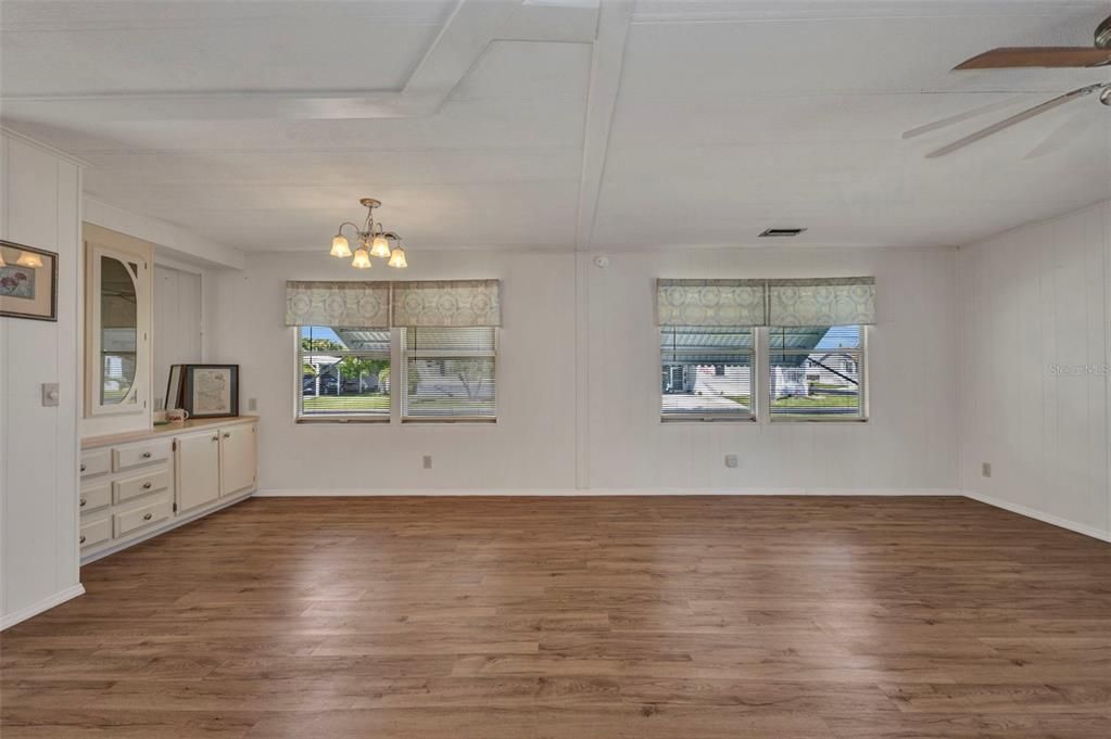 待售: $110,000 (2 贝兹, 2 浴室, 864 平方英尺)