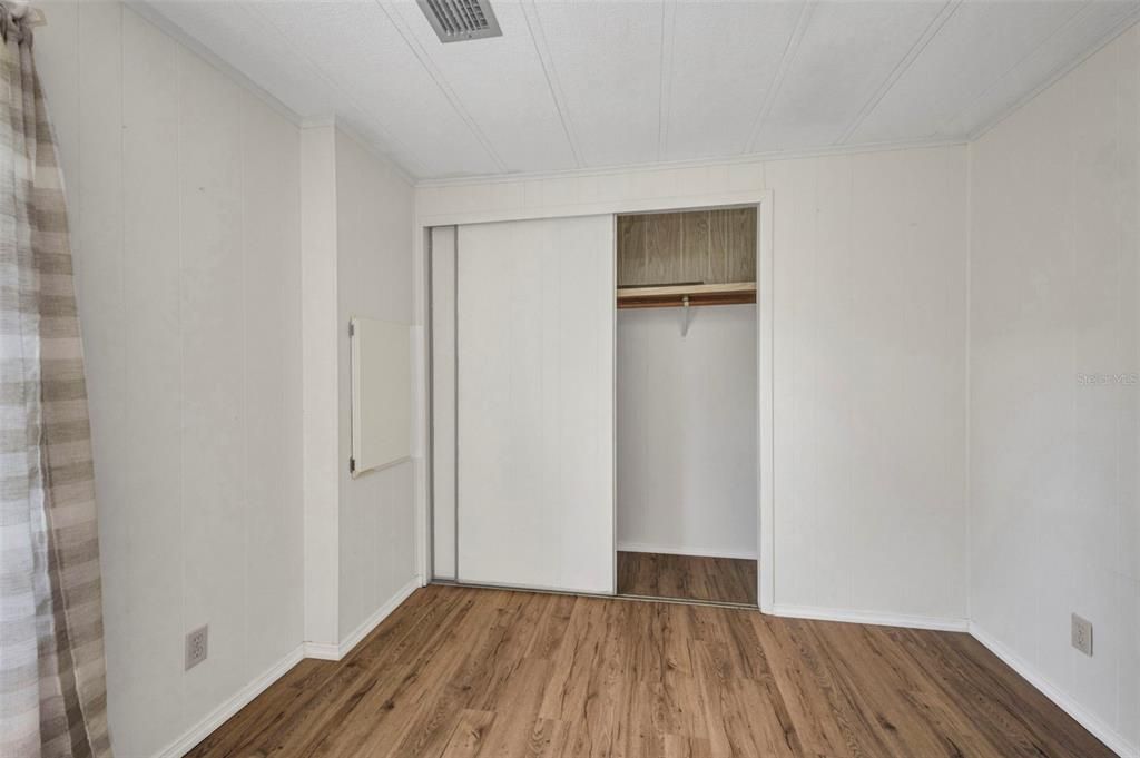 待售: $110,000 (2 贝兹, 2 浴室, 864 平方英尺)