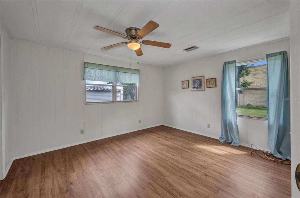 待售: $110,000 (2 贝兹, 2 浴室, 864 平方英尺)