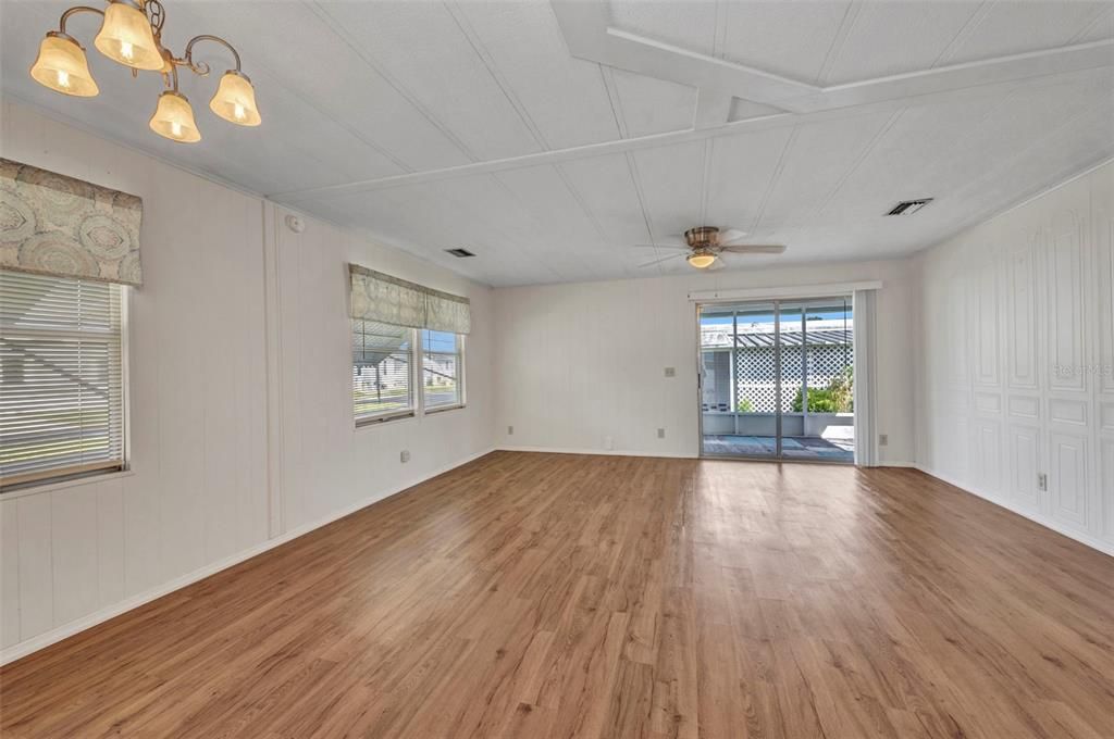 待售: $110,000 (2 贝兹, 2 浴室, 864 平方英尺)