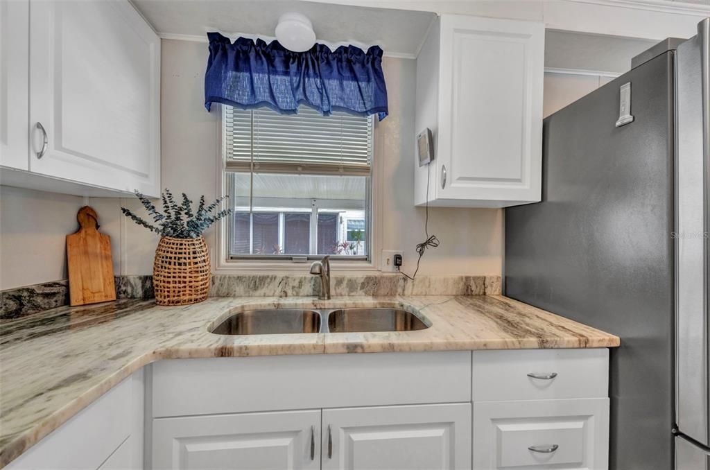 待售: $110,000 (2 贝兹, 2 浴室, 864 平方英尺)