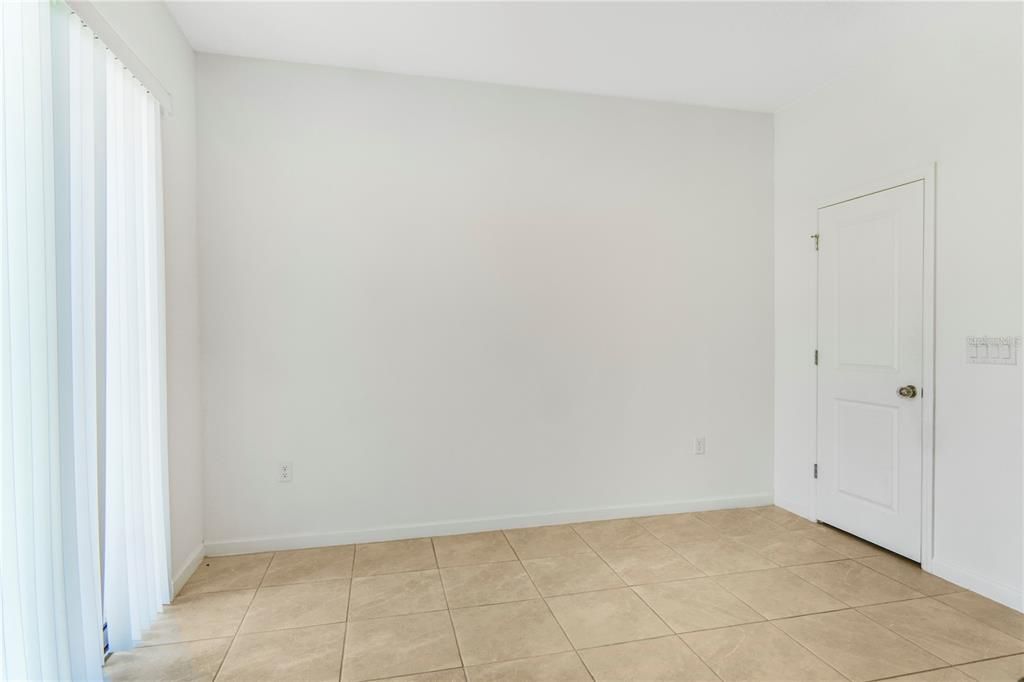 合同活跃: $2,200 (3 贝兹, 2 浴室, 1460 平方英尺)