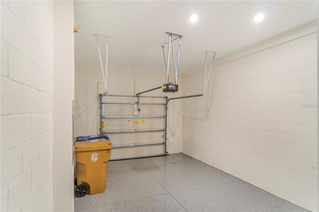 合同活跃: $2,200 (3 贝兹, 2 浴室, 1460 平方英尺)