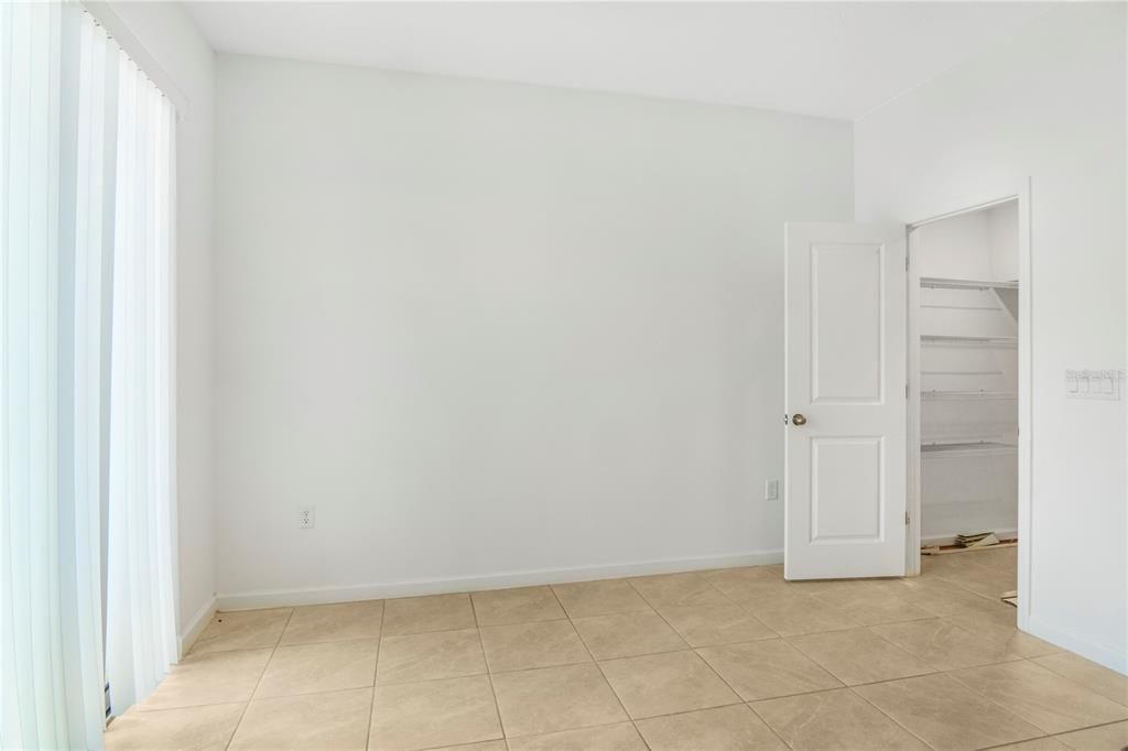 合同活跃: $2,200 (3 贝兹, 2 浴室, 1460 平方英尺)