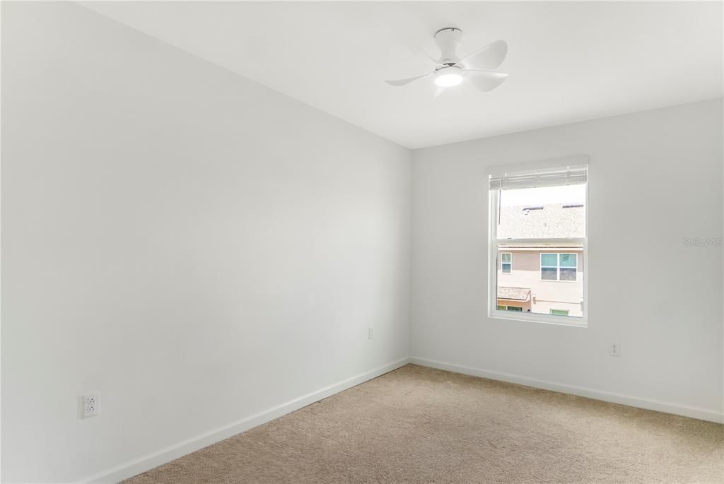 合同活跃: $2,200 (3 贝兹, 2 浴室, 1460 平方英尺)