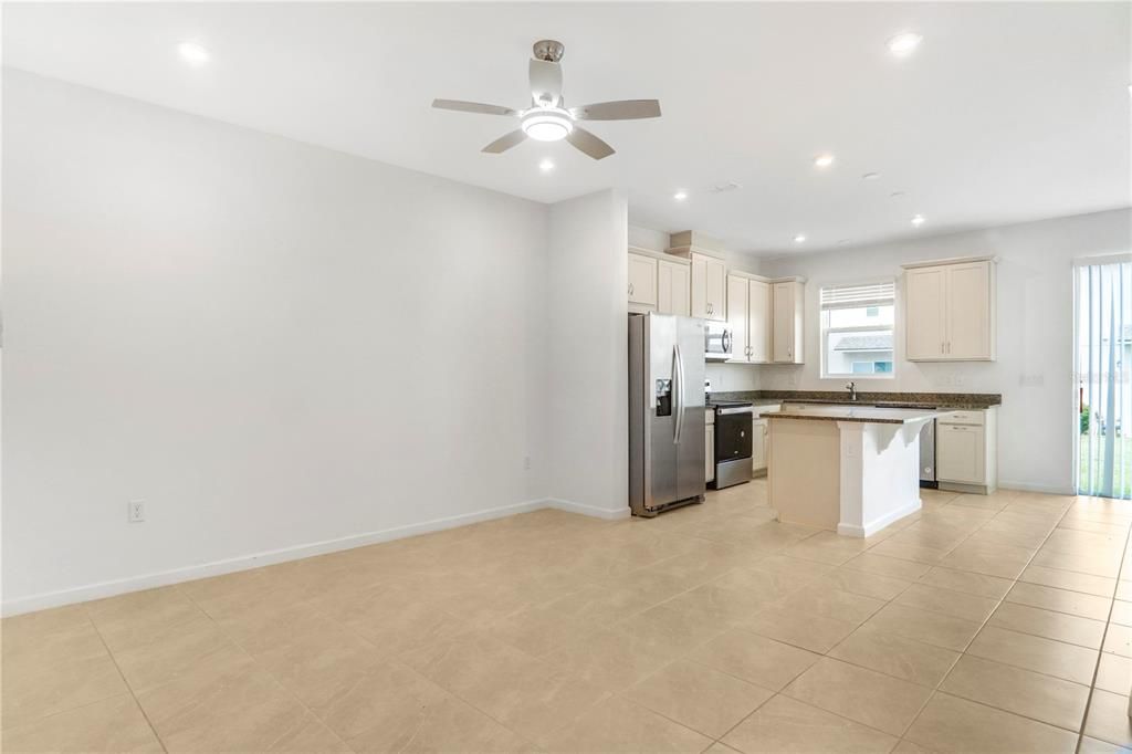 合同活跃: $2,200 (3 贝兹, 2 浴室, 1460 平方英尺)