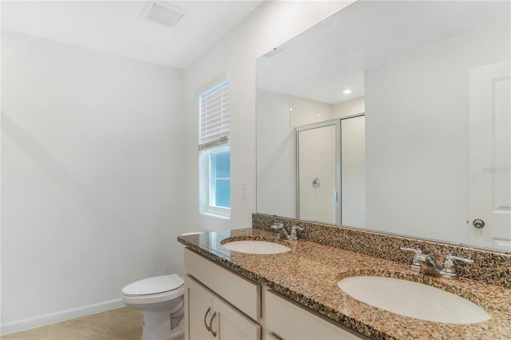 合同活跃: $2,200 (3 贝兹, 2 浴室, 1460 平方英尺)