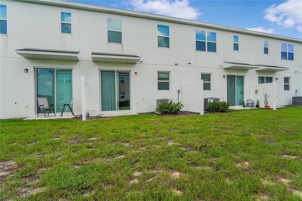 合同活跃: $2,200 (3 贝兹, 2 浴室, 1460 平方英尺)