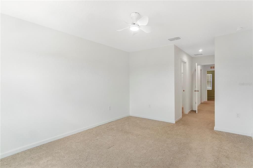 合同活跃: $2,200 (3 贝兹, 2 浴室, 1460 平方英尺)