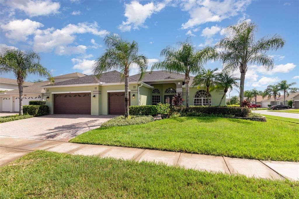 Active With Contract: $585,000 (4 beds, 3 baths, 2528 Square Feet)