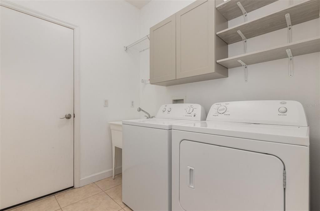 Active With Contract: $585,000 (4 beds, 3 baths, 2528 Square Feet)