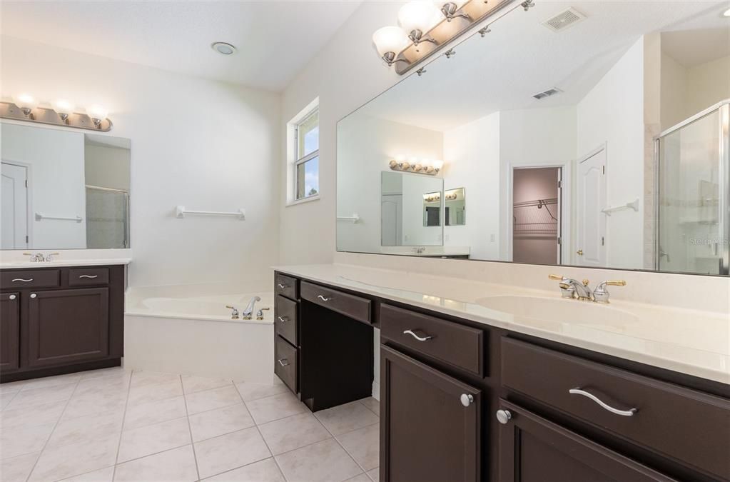 Active With Contract: $585,000 (4 beds, 3 baths, 2528 Square Feet)