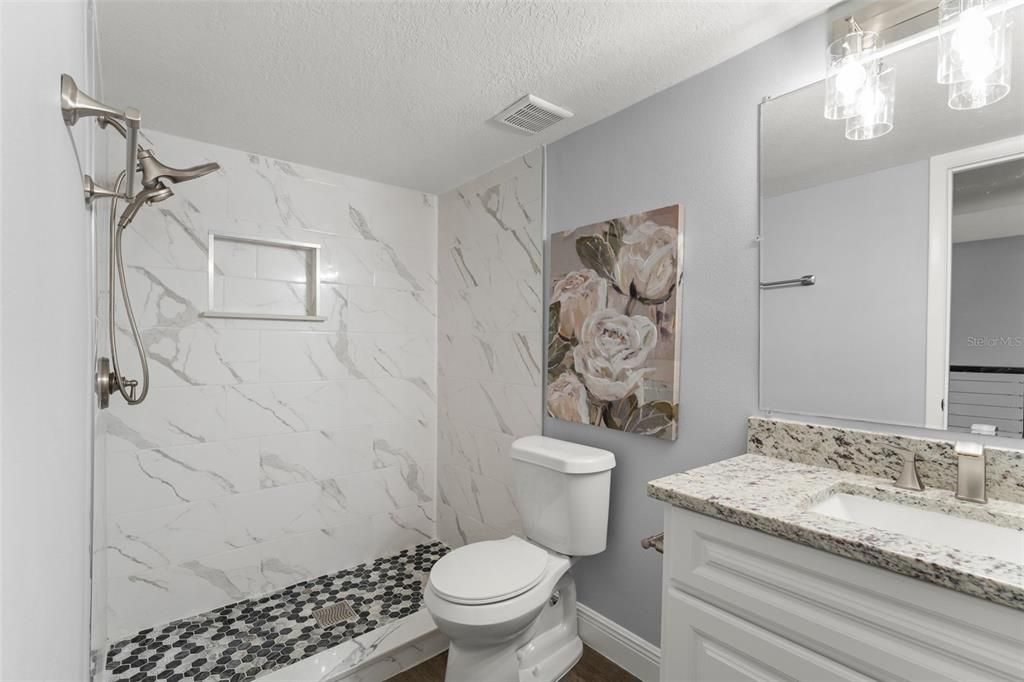 Active With Contract: $227,000 (1 beds, 2 baths, 1286 Square Feet)