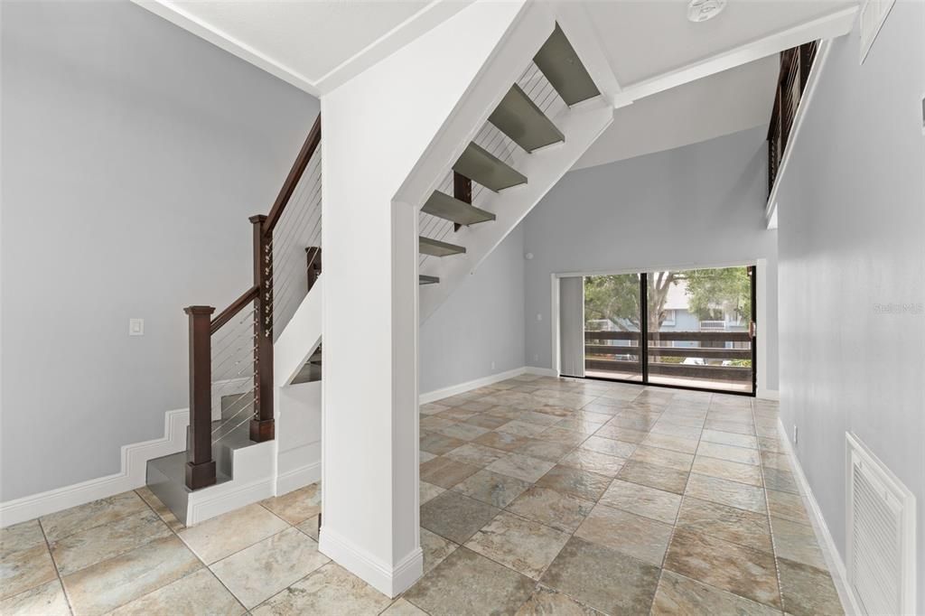 Active With Contract: $227,000 (1 beds, 2 baths, 1286 Square Feet)