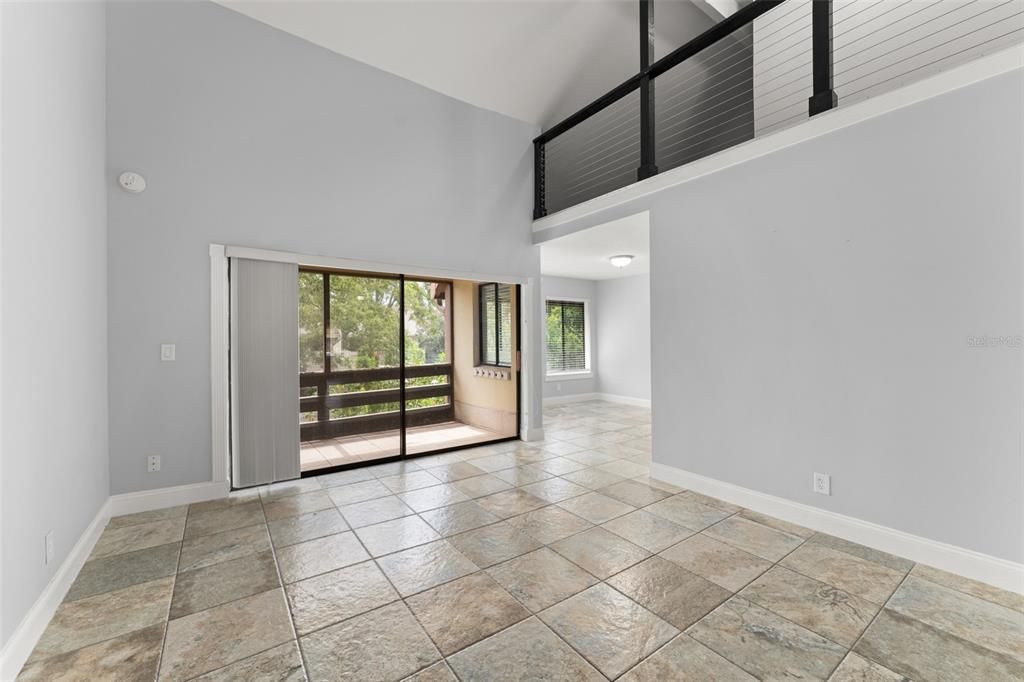 Active With Contract: $227,000 (1 beds, 2 baths, 1286 Square Feet)