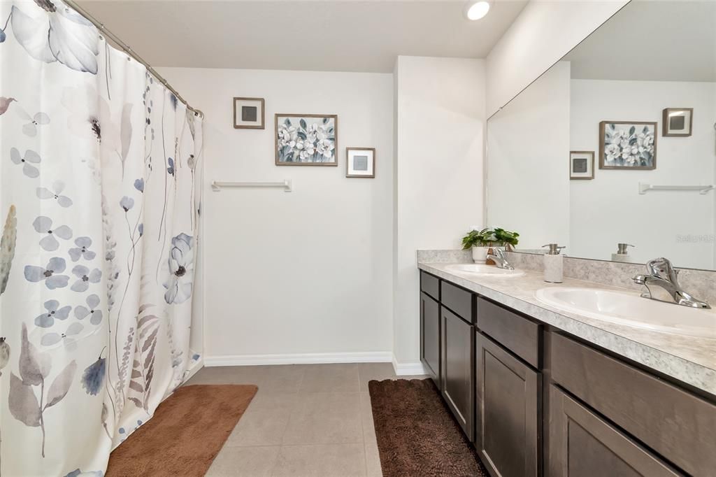 Active With Contract: $550,000 (4 beds, 3 baths, 2468 Square Feet)
