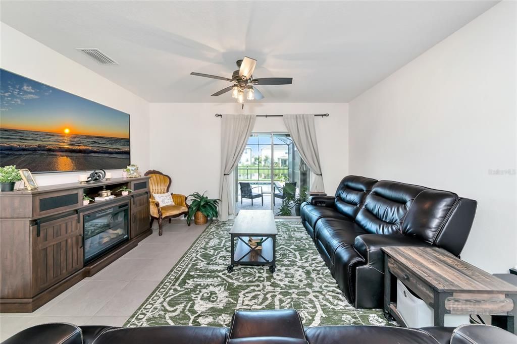 Active With Contract: $550,000 (4 beds, 3 baths, 2468 Square Feet)