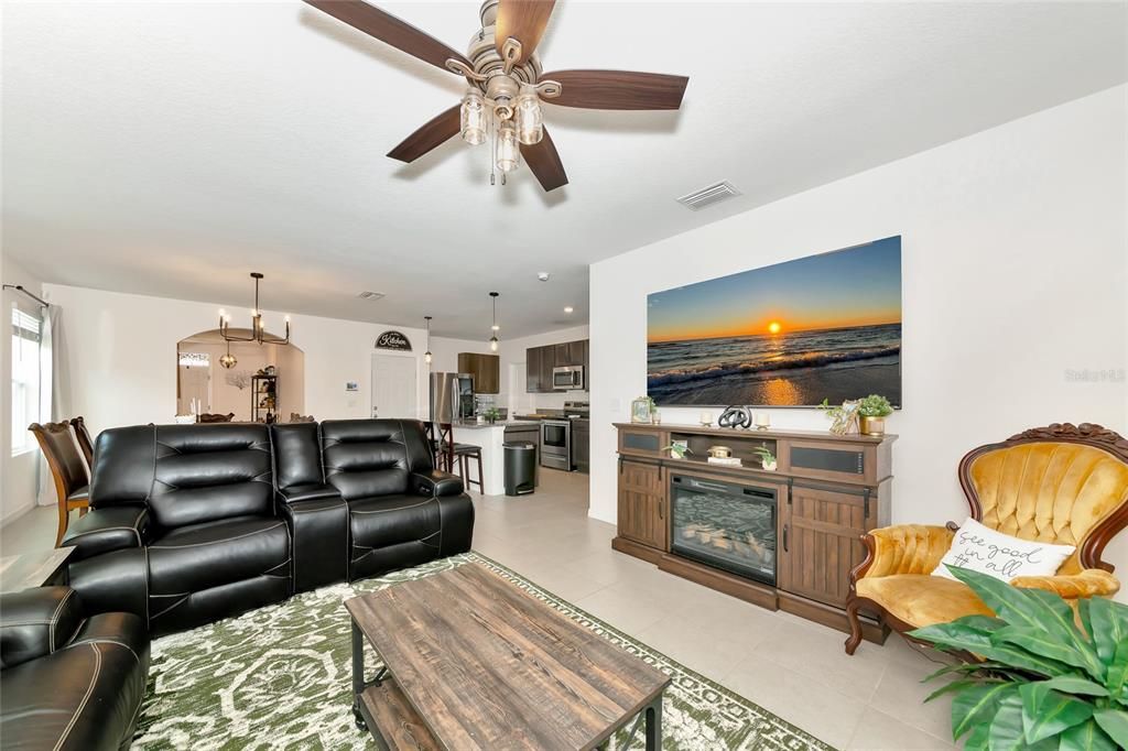 Active With Contract: $550,000 (4 beds, 3 baths, 2468 Square Feet)
