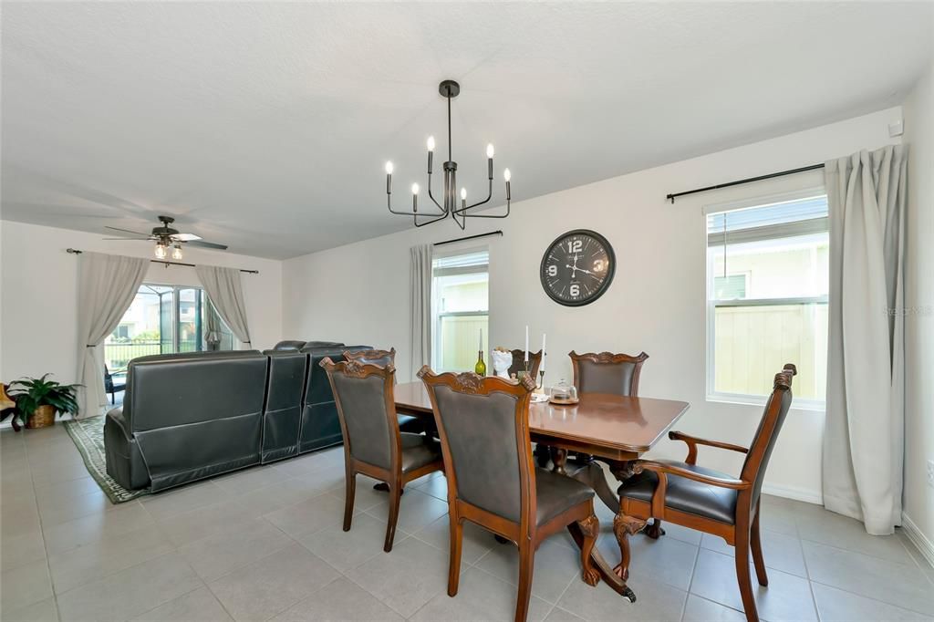 Active With Contract: $550,000 (4 beds, 3 baths, 2468 Square Feet)