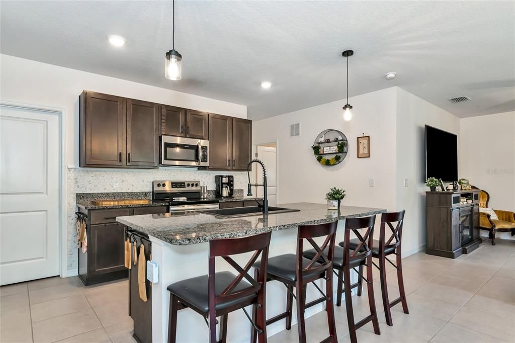 Active With Contract: $550,000 (4 beds, 3 baths, 2468 Square Feet)