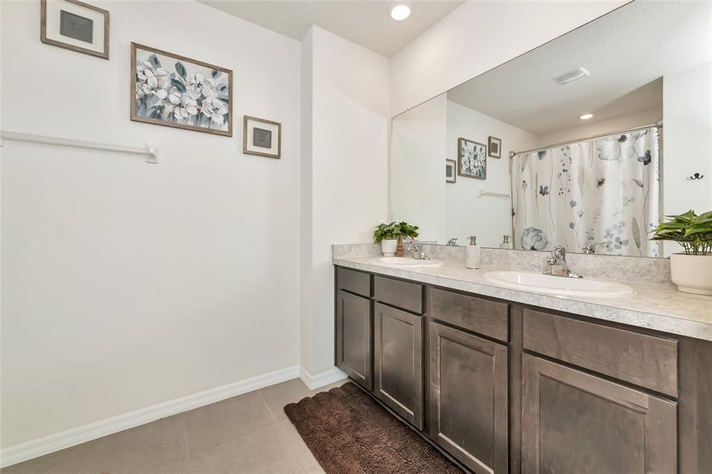 Active With Contract: $550,000 (4 beds, 3 baths, 2468 Square Feet)