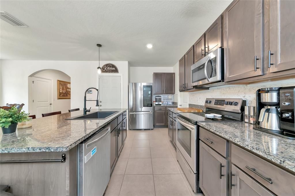 Active With Contract: $550,000 (4 beds, 3 baths, 2468 Square Feet)