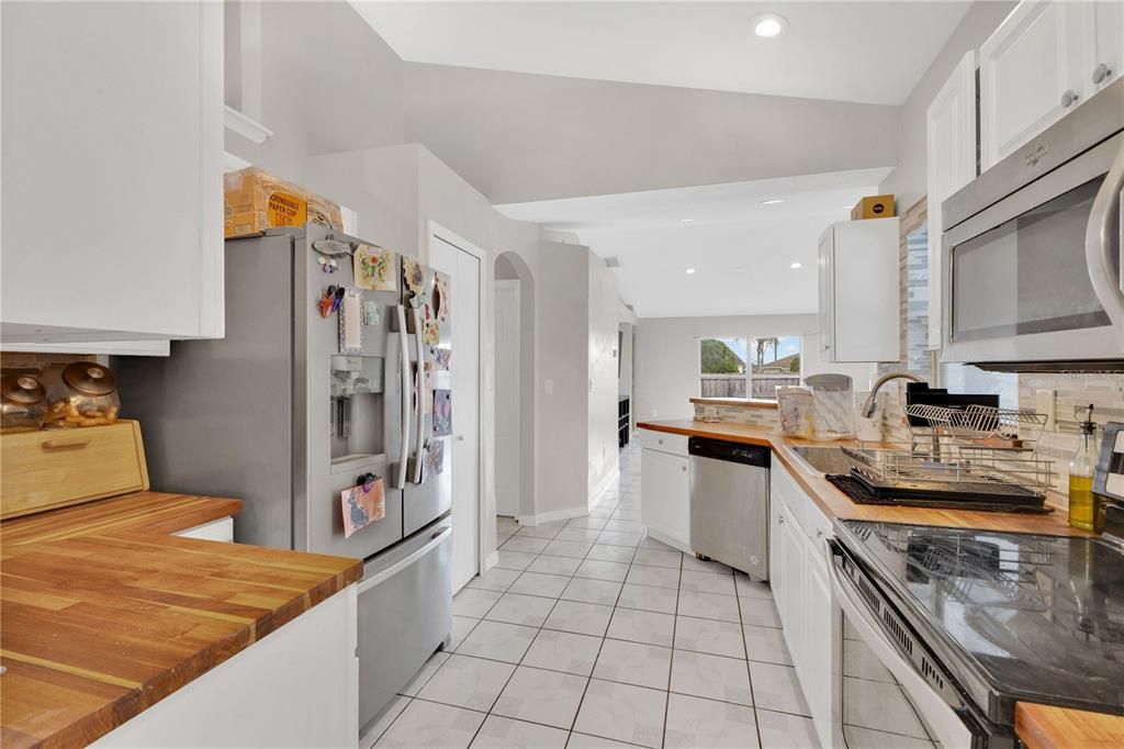 For Sale: $415,000 (4 beds, 2 baths, 1832 Square Feet)