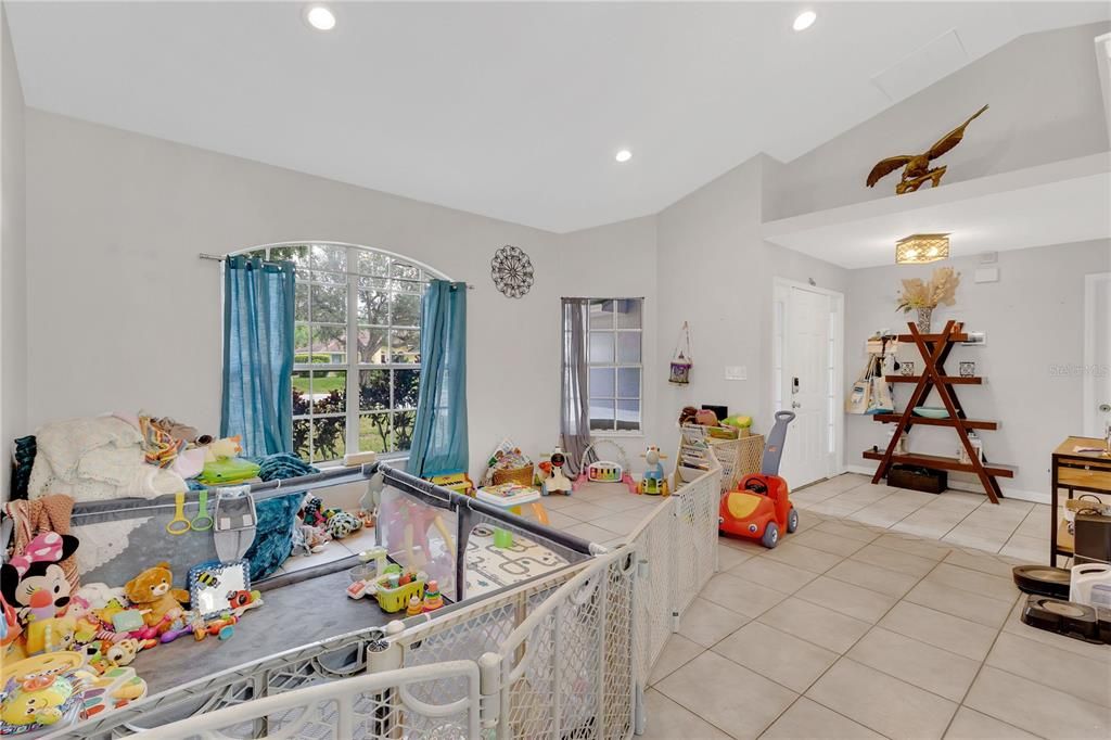 For Sale: $415,000 (4 beds, 2 baths, 1832 Square Feet)