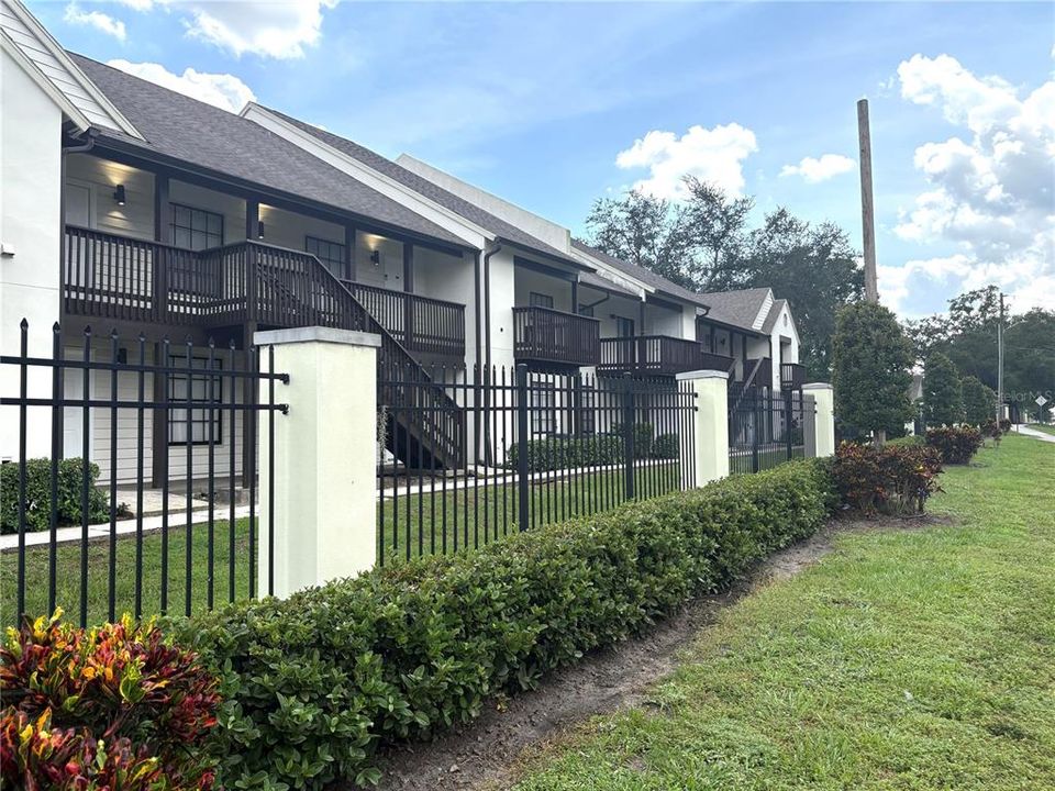 For Rent: $1,375 (2 beds, 2 baths, 800 Square Feet)