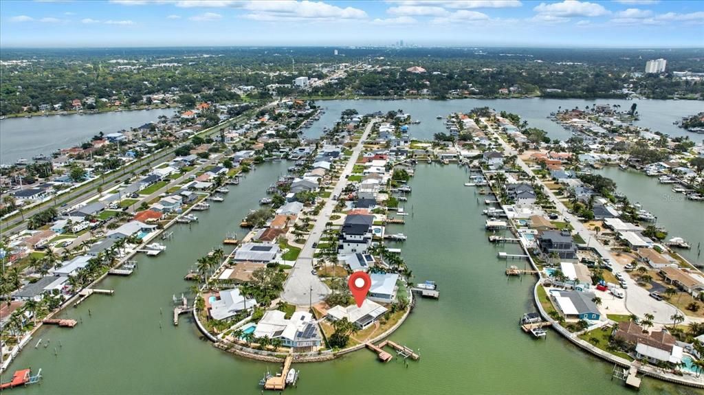 待售: $1,400,000 (0.23 acres)