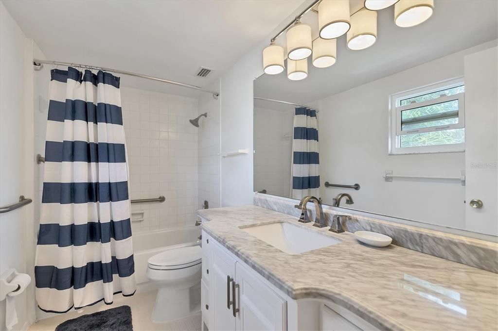 出租: $4,900 (3 贝兹, 3 浴室, 1213 平方英尺)