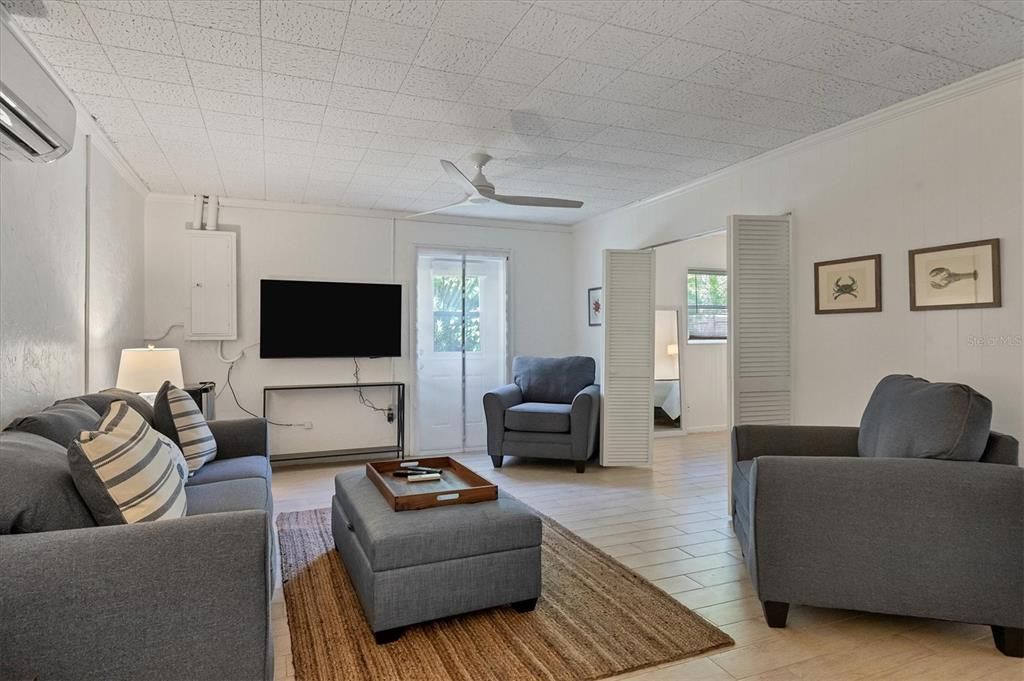 出租: $4,900 (3 贝兹, 3 浴室, 1213 平方英尺)