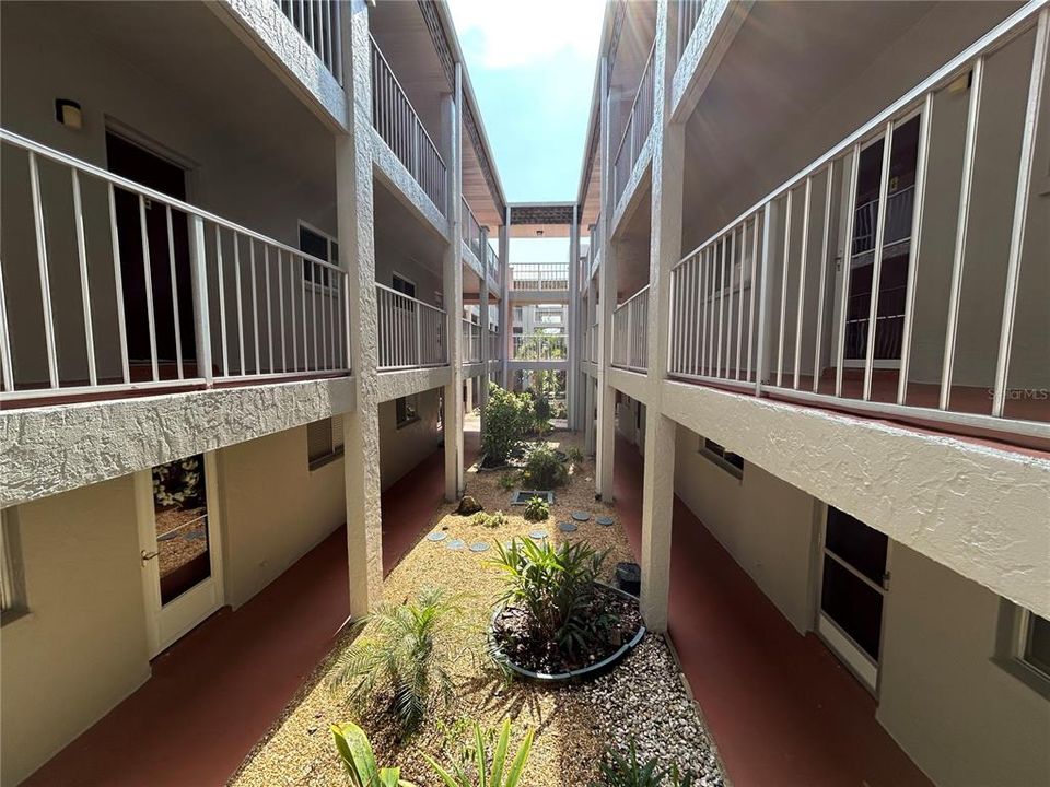 Active With Contract: $115,000 (2 beds, 2 baths, 906 Square Feet)