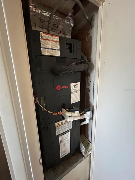 Active With Contract: $115,000 (2 beds, 2 baths, 906 Square Feet)