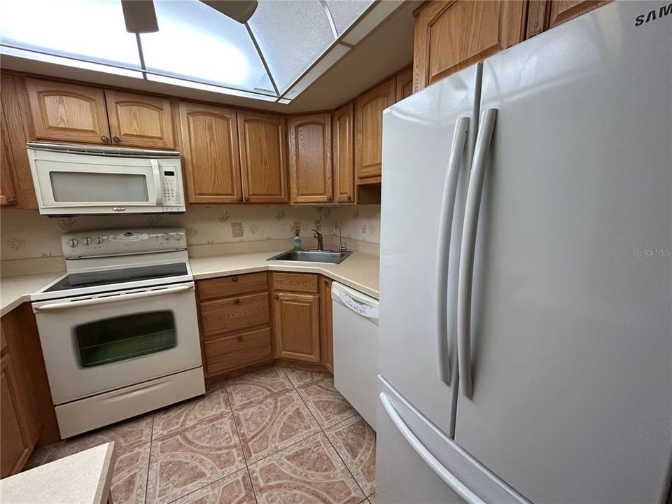 Active With Contract: $115,000 (2 beds, 2 baths, 906 Square Feet)