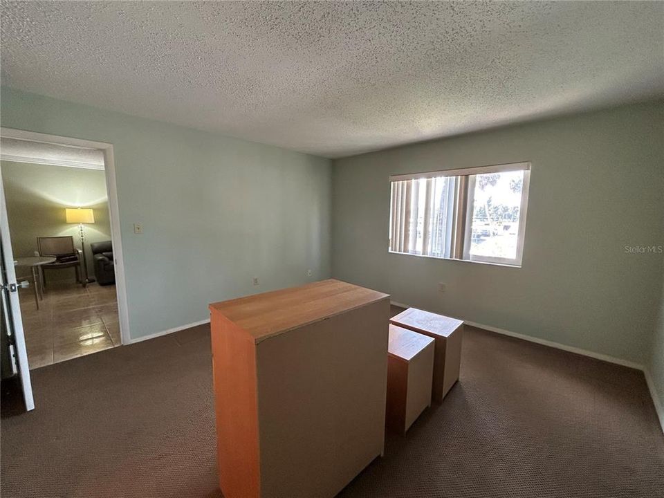 Active With Contract: $115,000 (2 beds, 2 baths, 906 Square Feet)