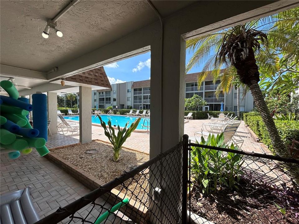 Active With Contract: $115,000 (2 beds, 2 baths, 906 Square Feet)