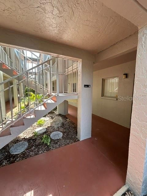 Active With Contract: $115,000 (2 beds, 2 baths, 906 Square Feet)