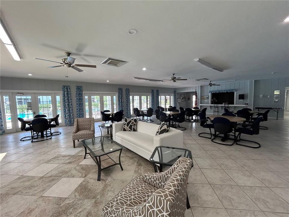 Active With Contract: $115,000 (2 beds, 2 baths, 906 Square Feet)