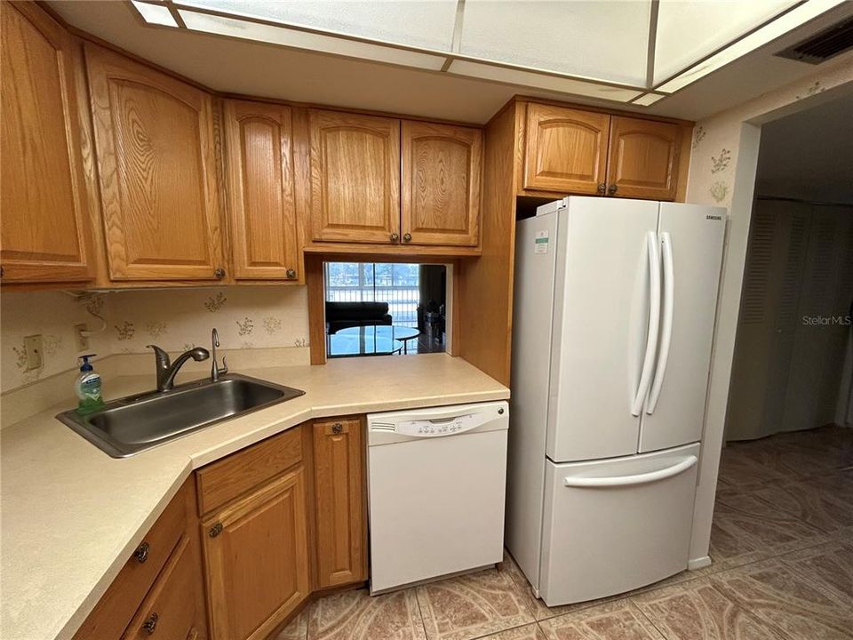 Active With Contract: $115,000 (2 beds, 2 baths, 906 Square Feet)