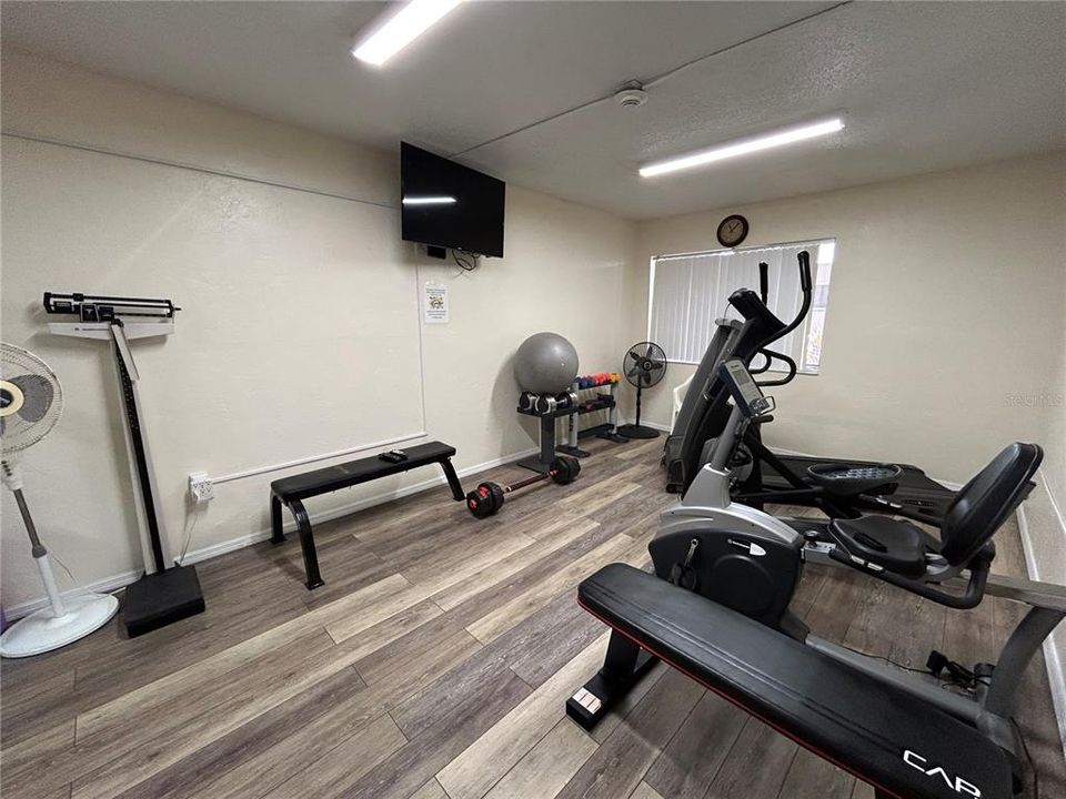 Active With Contract: $115,000 (2 beds, 2 baths, 906 Square Feet)