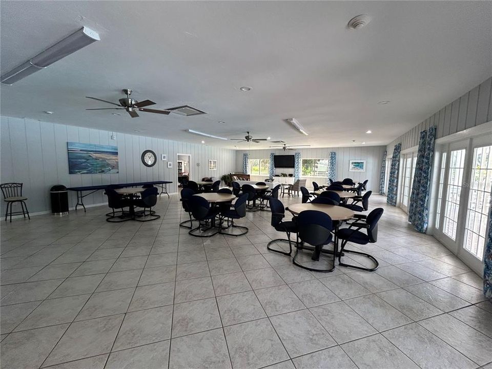 Active With Contract: $115,000 (2 beds, 2 baths, 906 Square Feet)