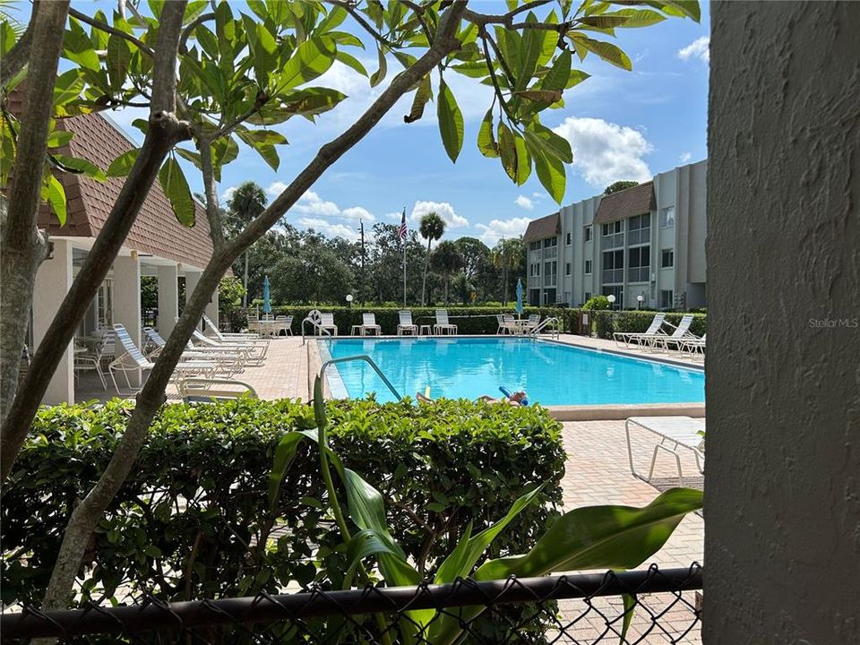 Active With Contract: $115,000 (2 beds, 2 baths, 906 Square Feet)