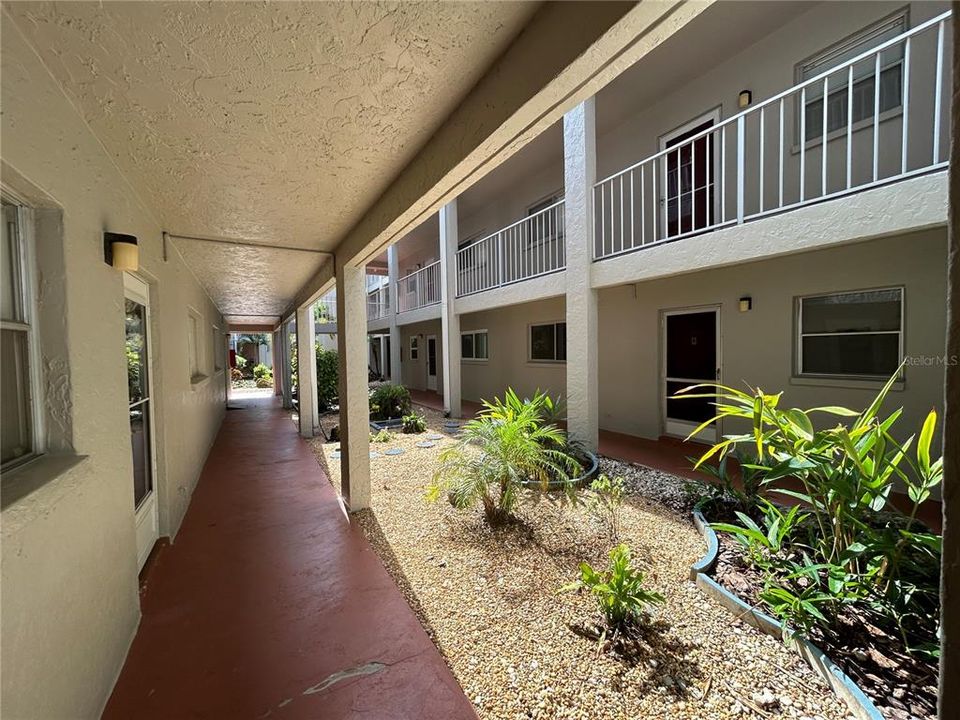 Active With Contract: $115,000 (2 beds, 2 baths, 906 Square Feet)