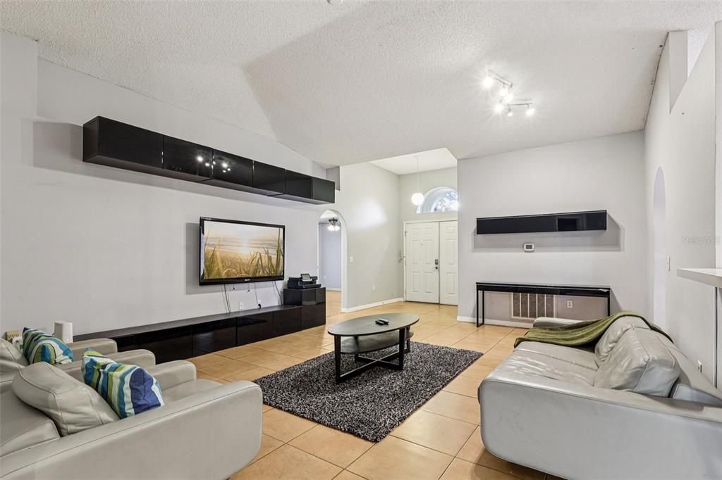 待售: $415,000 (3 贝兹, 2 浴室, 1612 平方英尺)