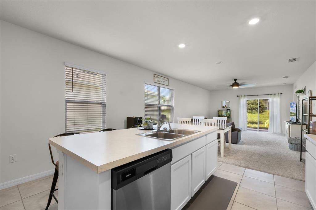 En Venta: $320,000 (3 camas, 2 baños, 1649 Pies cuadrados)